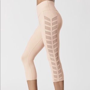 Alo high rise capri chevron leggings